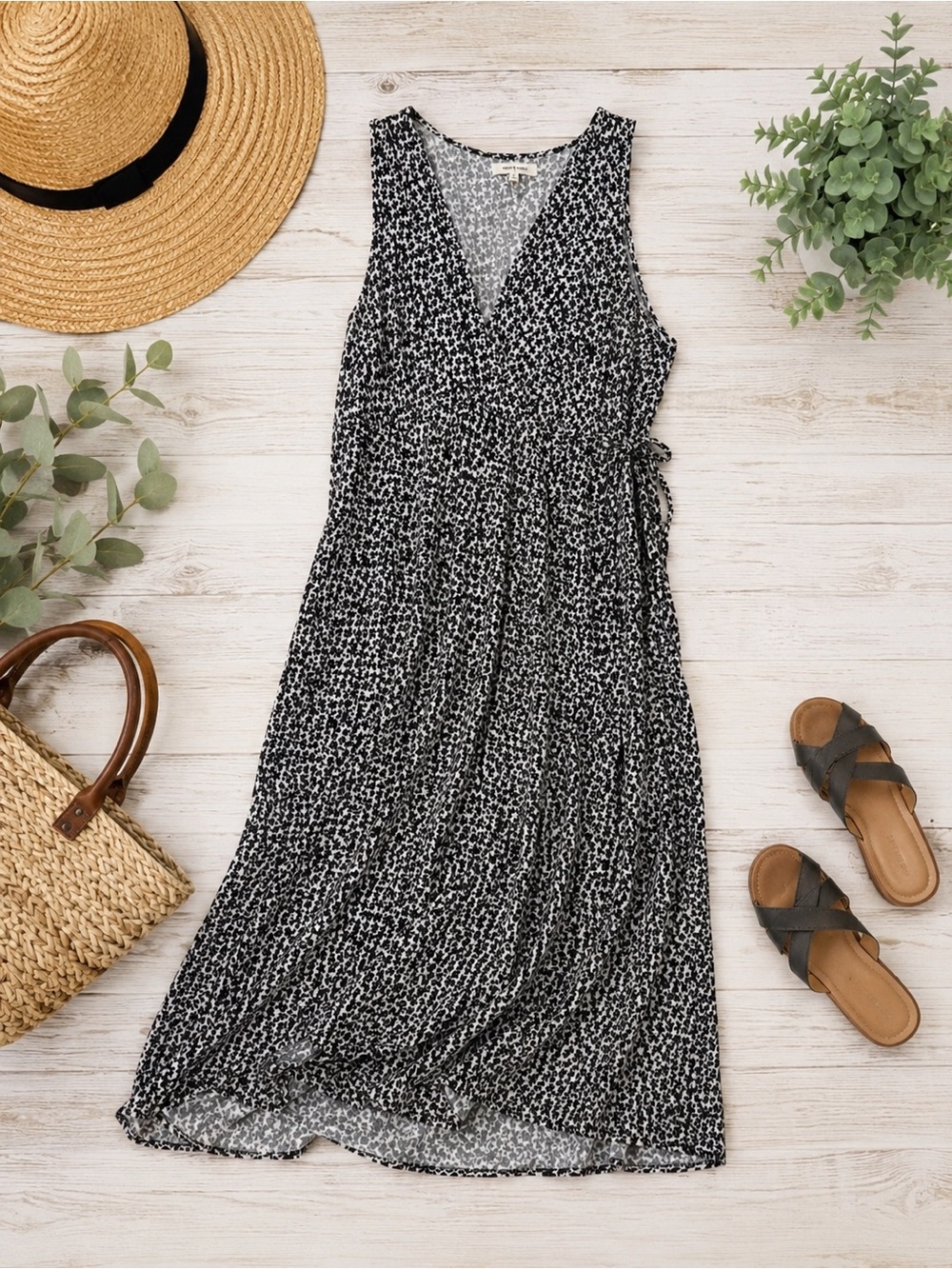 Max Studio Sleeveless Black & White Floral Maxi Dress